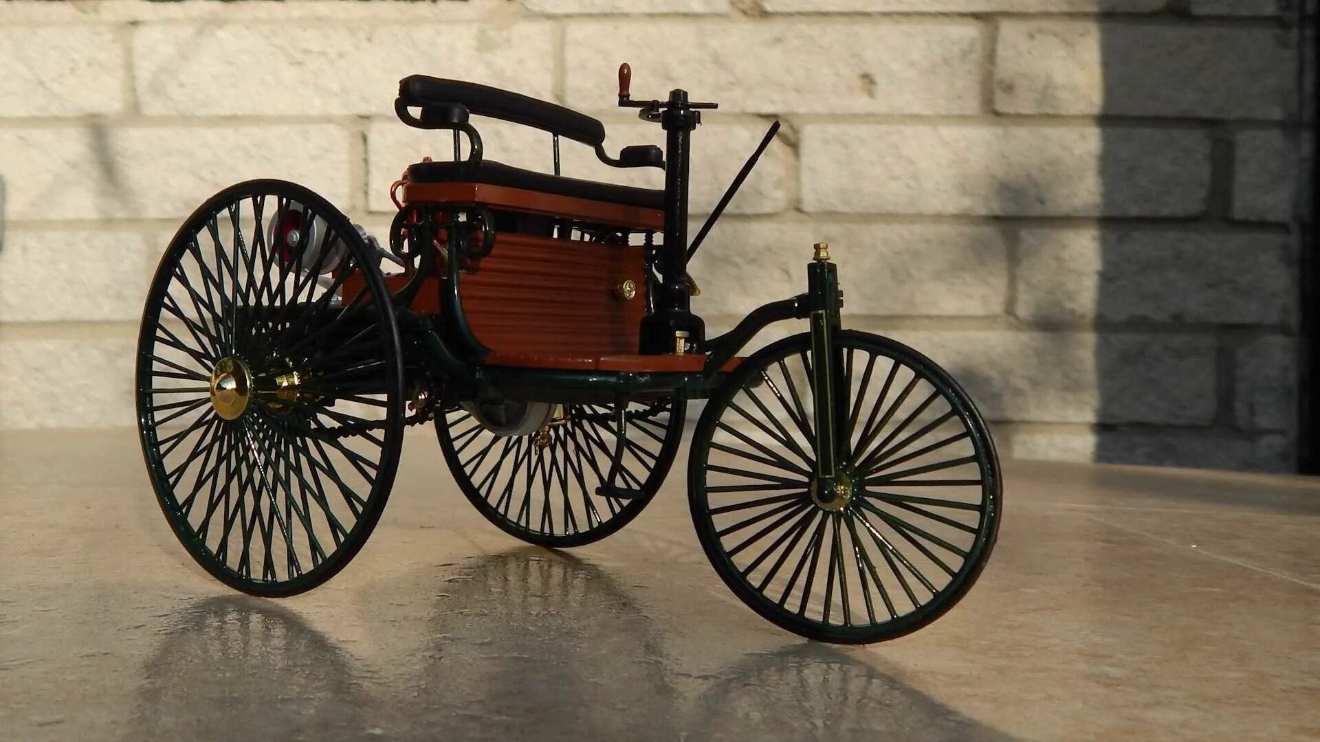 Первый автомобиль на бензине. Benz Patent-Motorwagen 1886.