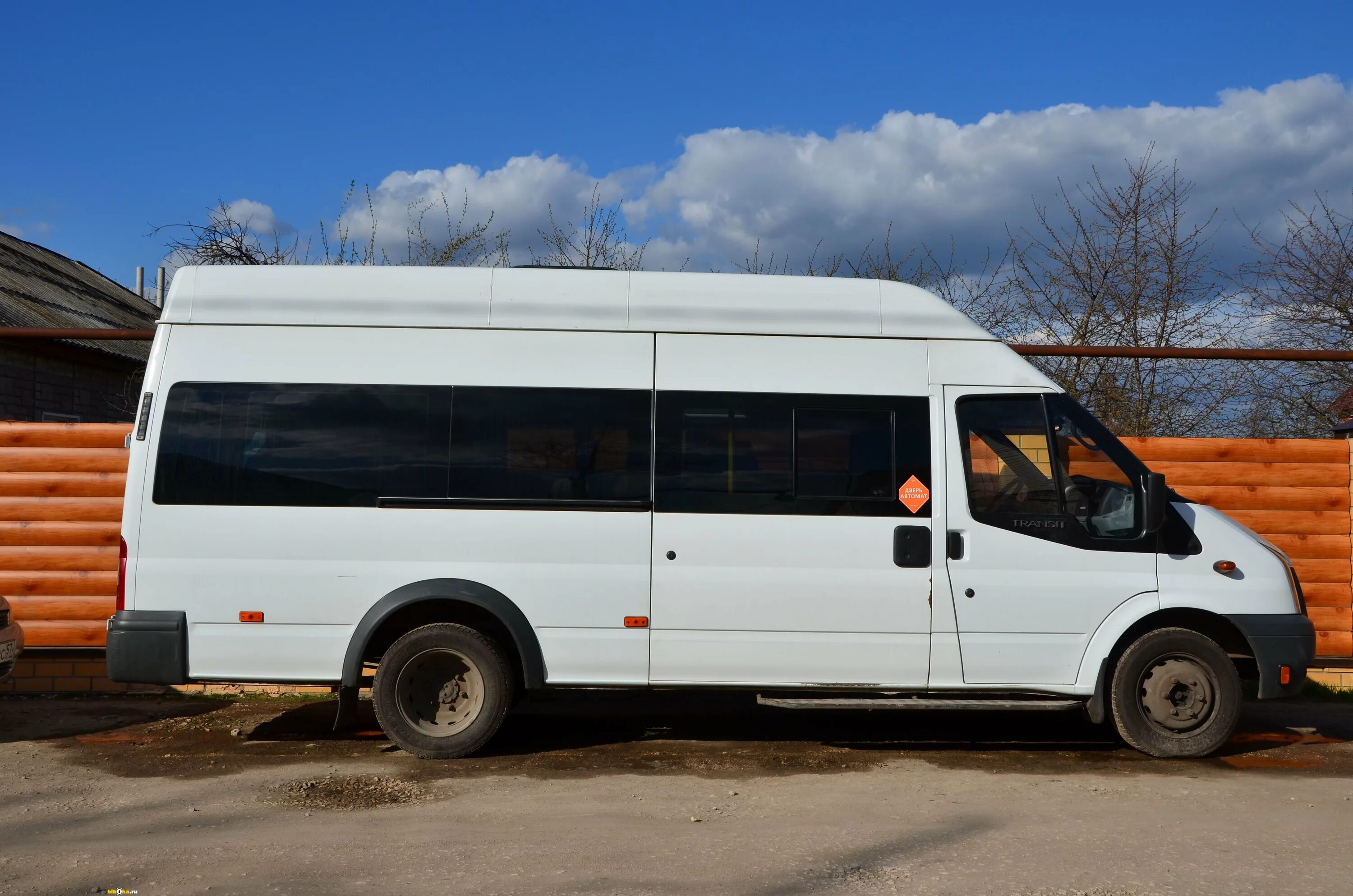 Ford Transit пассажирский. Ford Transit пассажирский 2010. Ford Transit 2013 пассажирский. Ford Transit белый пассажирский.