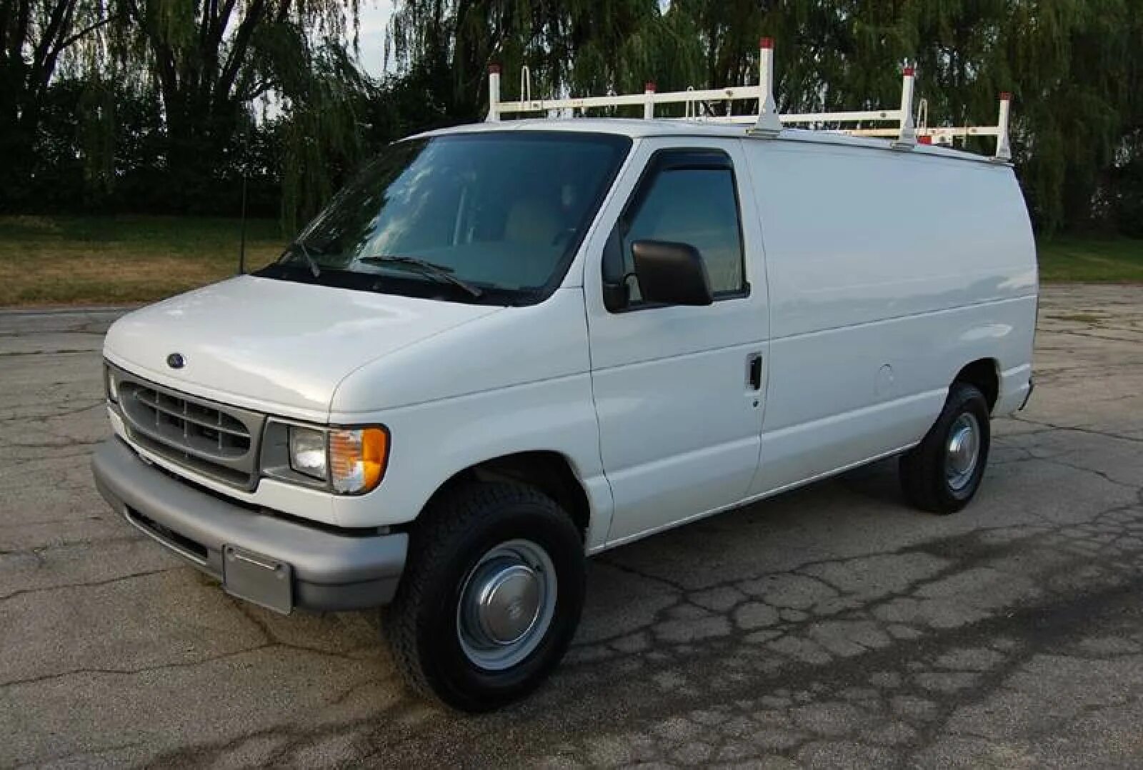 Форд эконолайн купить. Ford Econoline 2000. Ford Econoline Cargo. Ford Econoline van. Ford Econoline e250 2001.