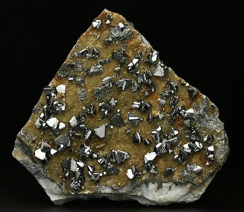 Теннантит тетраэдрит. Шватцит минерал. Тетраэдрит минерал. Тетраэдрит в кварце.