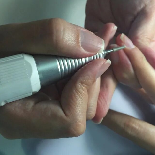 фреза для снятия маникюра. фреза для поднятия кутикулы. аппаратный маникюр сам себе видео. снятие шеллака аппаратного маникюра. фреза пламя для маникюра.