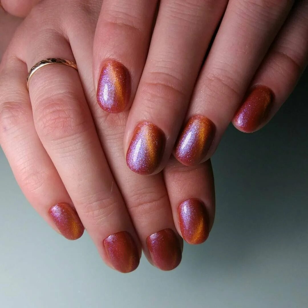 маникюр кошачий глаз розовый. ногти кошачий глаз светлый фото. лак кошачий глаз светлые. маникюр шеллак кошачий глаз светлый. маникюр кошачий глаз розовый.