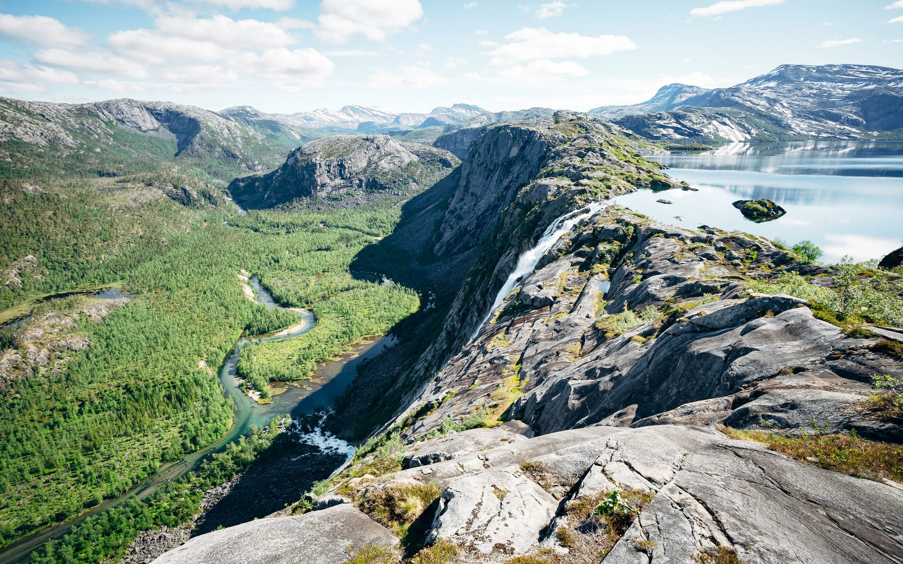 Особенности рельефа норвегии. Национальный парк Сарек. Сарек Швеция. Швеция нац парк абиско. Швеция горы фьорды.
