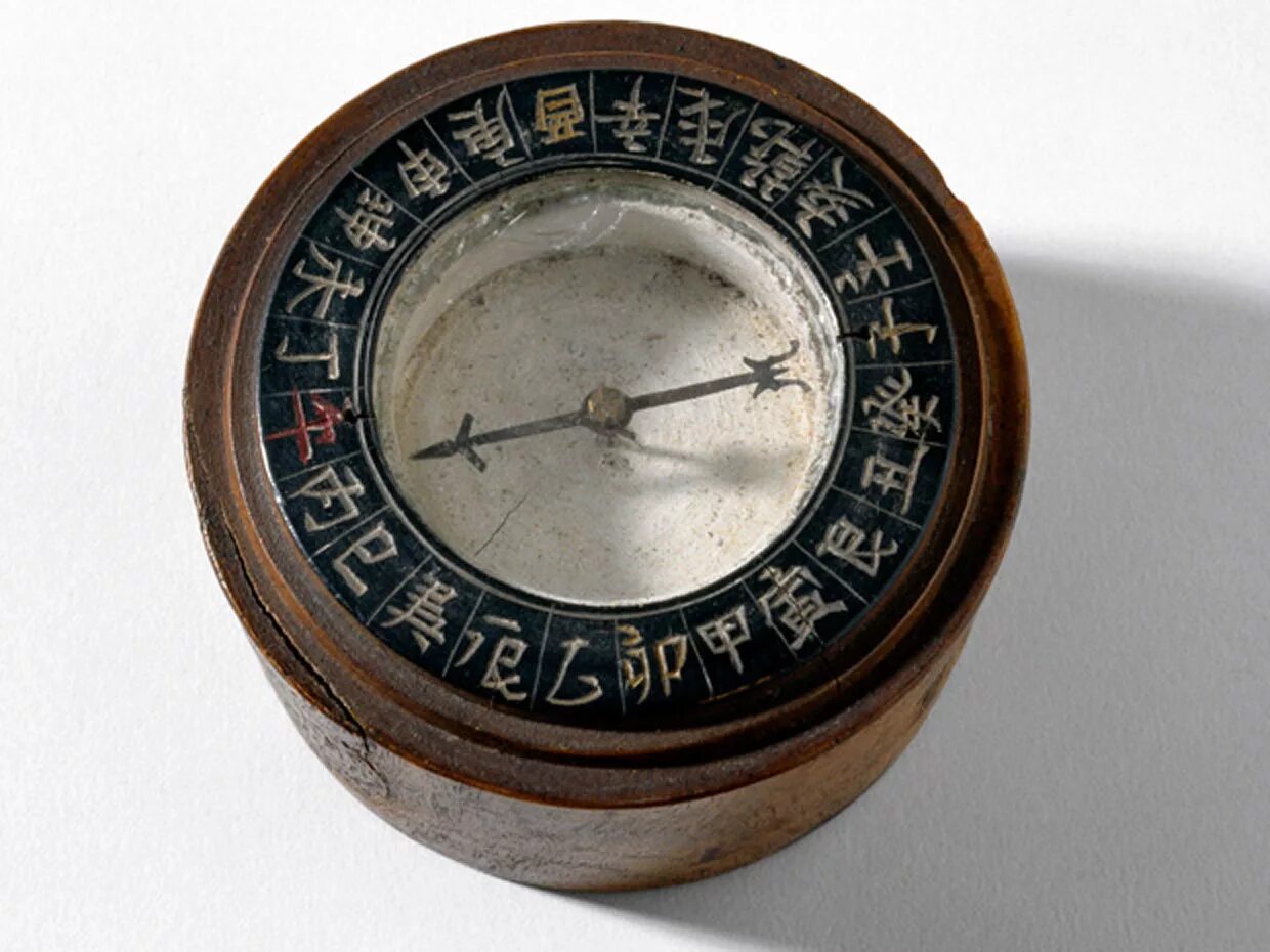 Компас песня. Древнекитайский компас. Компас древнего Китая. Компас Китая 11 века. Магнитный компас Китай.