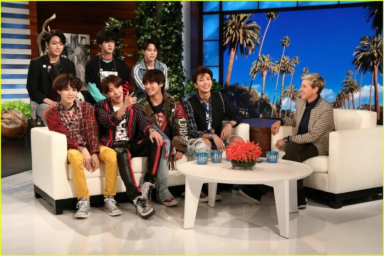 Who is who show. Бтс на шоу эллен. эллен дедженерес и бтс. the ellen degeneres show bts. эллен дедженерес ведёт шоу бтс.