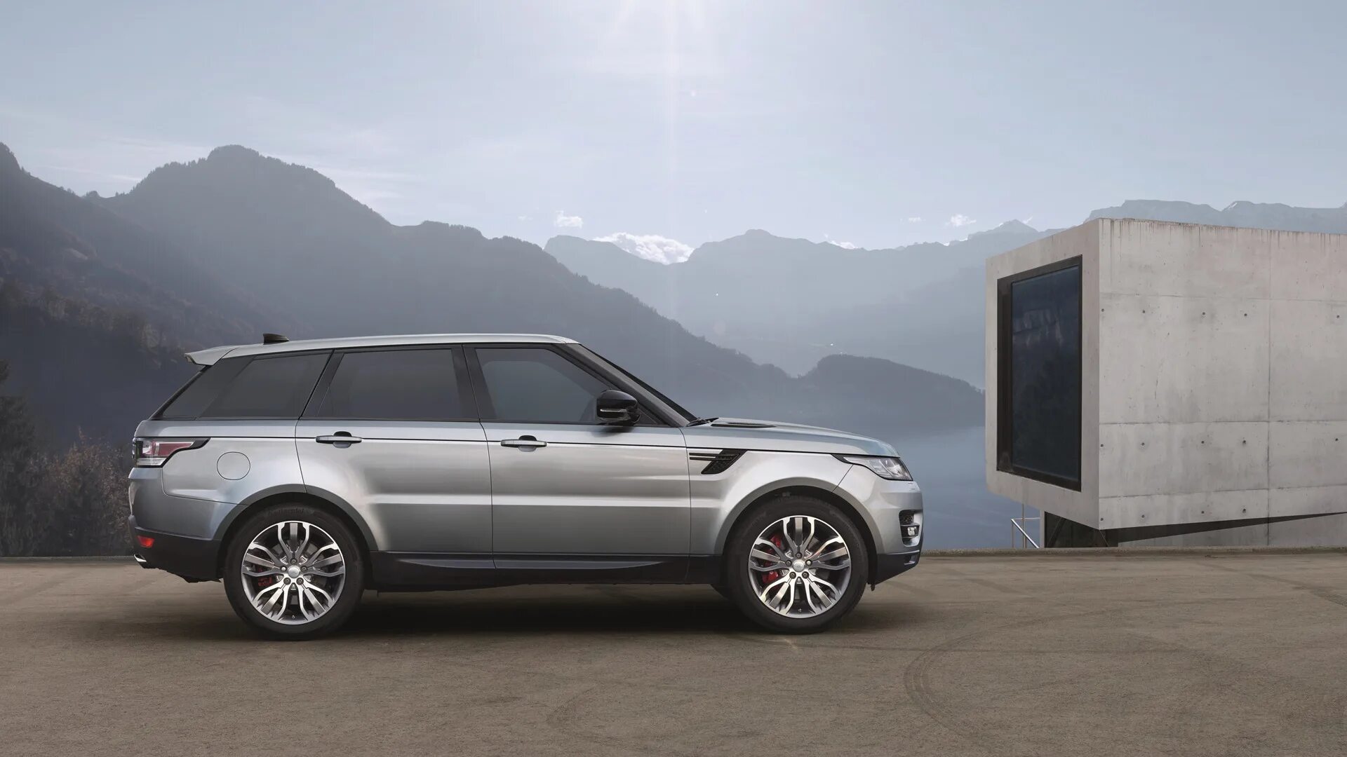 Range u. Range rover sport 2017. suv side view sport range rover.