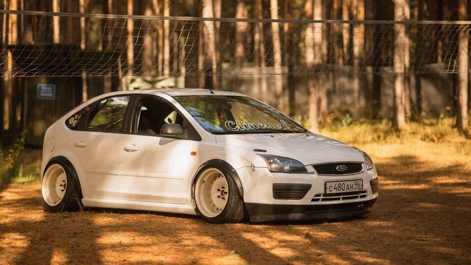 Cs2 focus. Ford Focus 2 стенс. Ford Focus 2 stance. Ford Focus 1 стенс. Ford Focus 2 седан стенс.