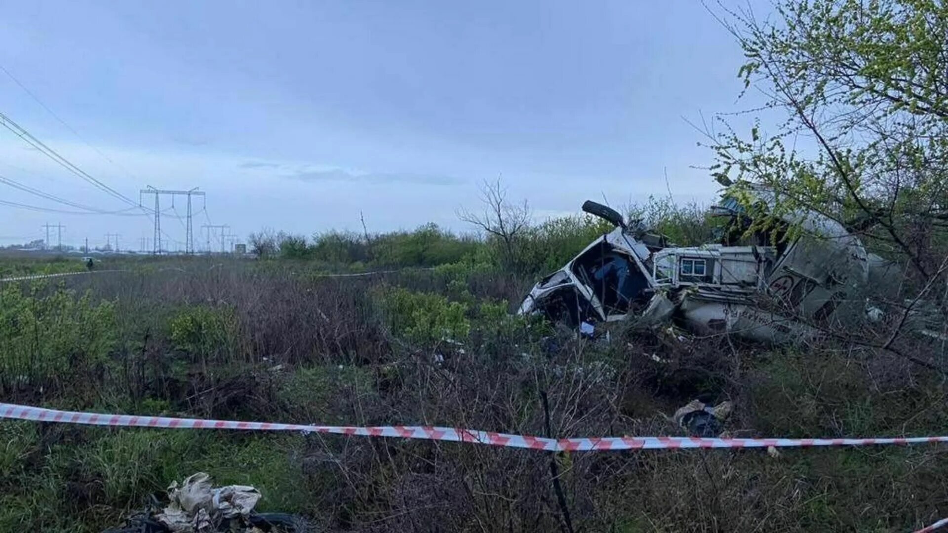 Вертолет санавиации Ансат. Вертолет санавиации в Волгоградской области. Вертолет разбился в Волгоградской области. Место крушения вертолета. Новости россии 04.04 24