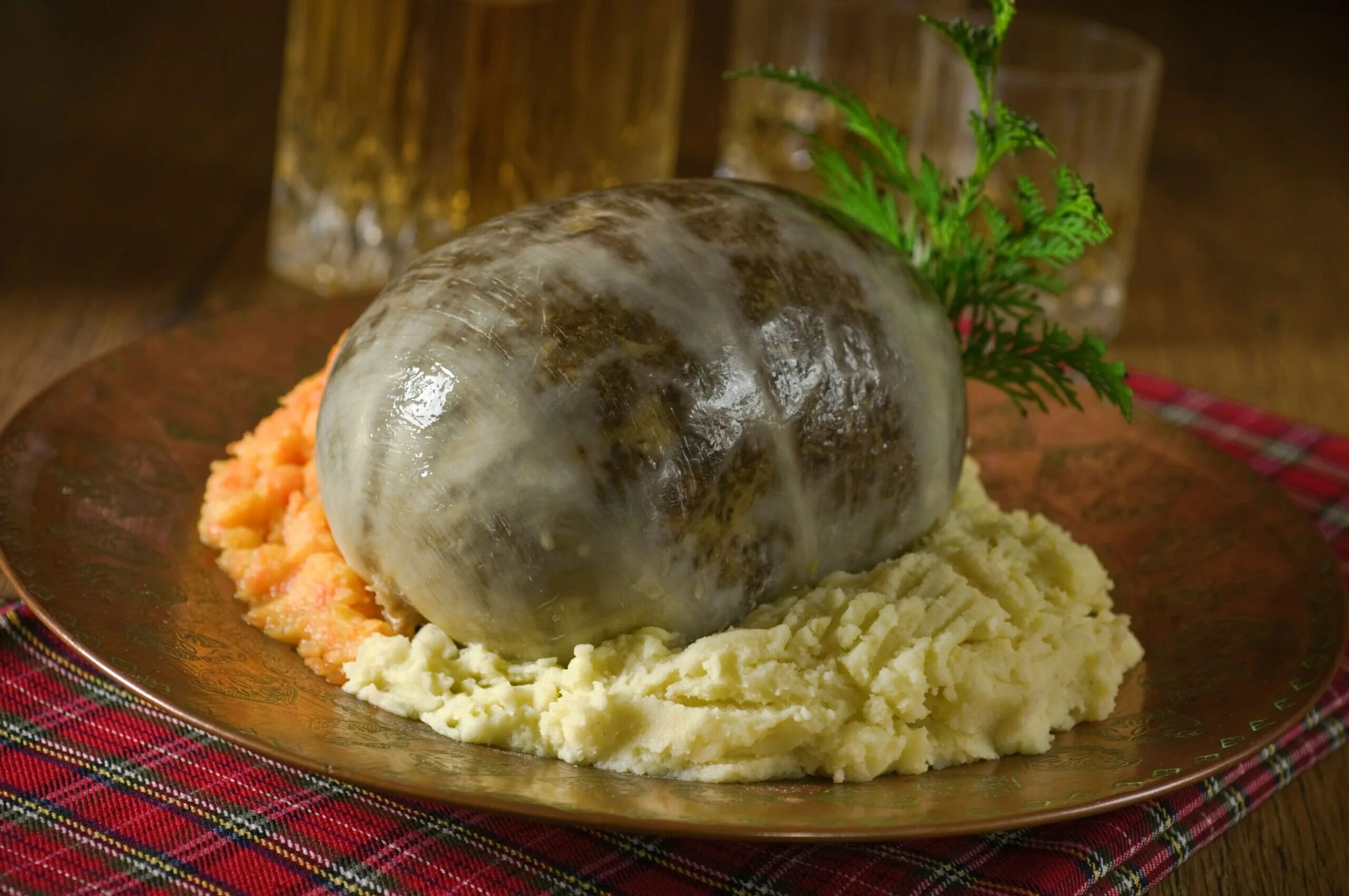 Национальное блюдо Шотландии Хаггис. Haggis блюдо Шотландии. Национальная кухня Шотландии Хаггис.. Блюдо Хаггис в Шотландии. Хаггис блюдо шотландское