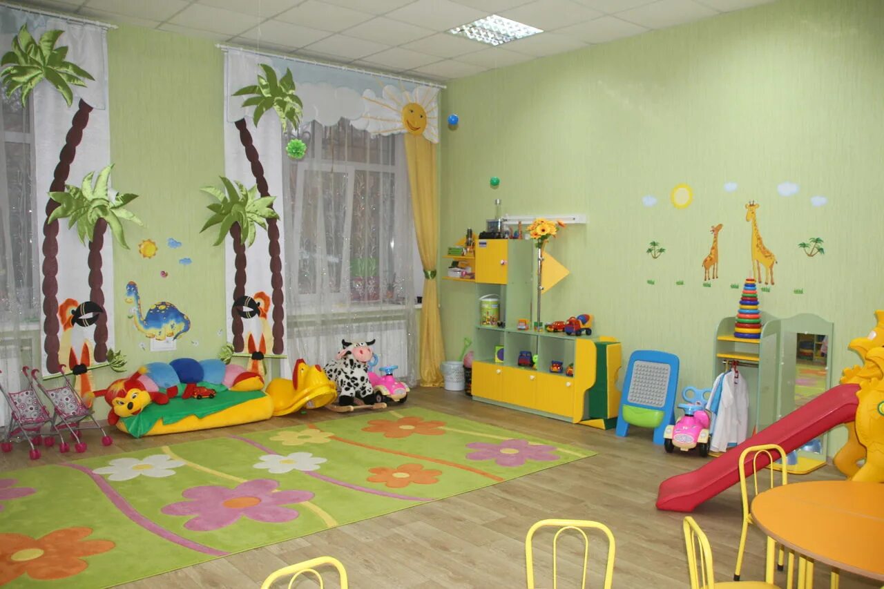 Групповая комната в детском саду. Дизайн группы в детском саду. Оформление групповой комнаты в детском саду. Ясельная группа в детском саду.