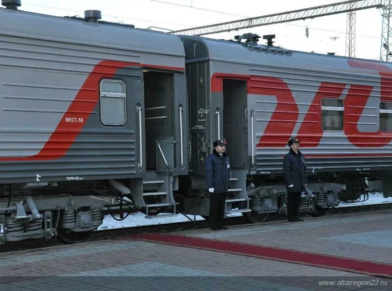 Поезд правды новосибирск. Поезд Барнаул. Вагон поезда Барнаул. Межобластной пассажирский вагон. Поезд Новосибирск.