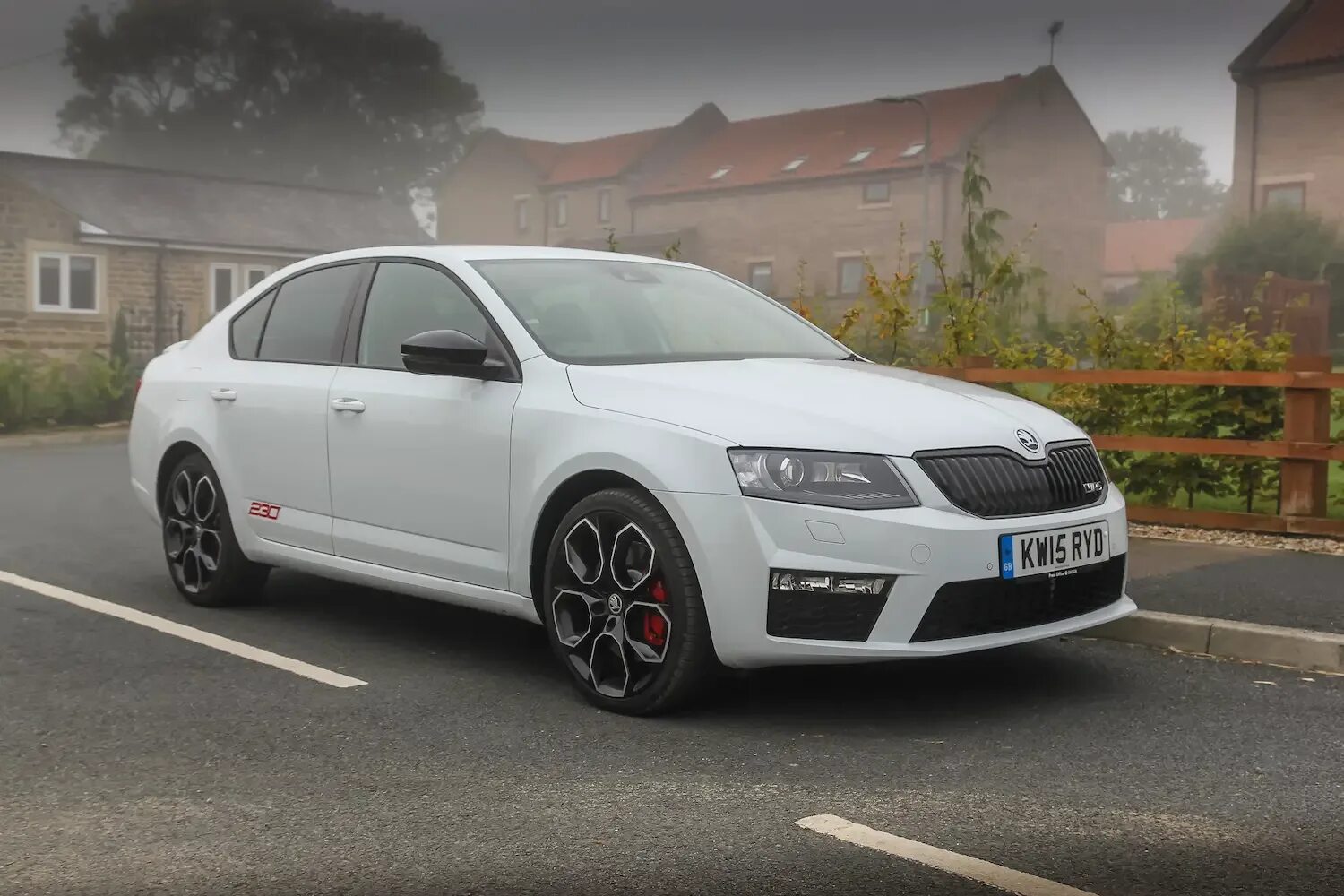 Skoda octavia rs 2015. Белая Шкода Октавиа а7 РС. Skoda Octavia a7 VRS черная. Skoda Octavia a7 купе.