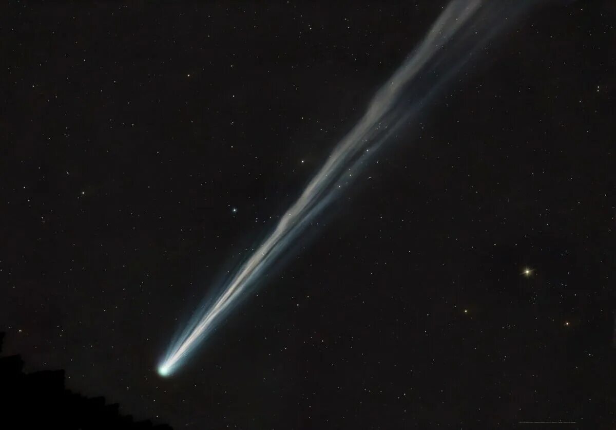 Комета будет видна. Комета Нисимура. Долгопериодические кометы. Комета фото. Долгопериодические кометы фото.
