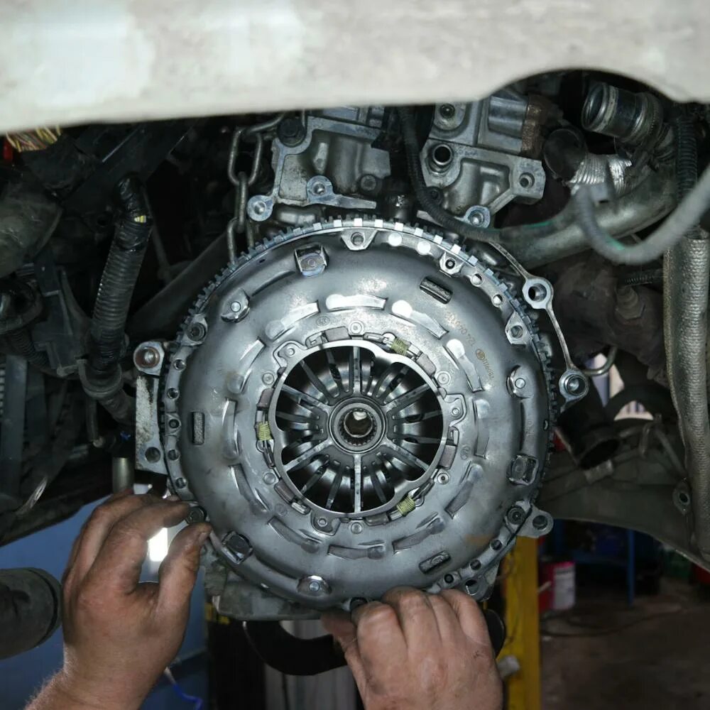 Диск сцепления на форд фиеста робот. Ситроен диск сцепления с2 робот. Сцепление мондео 4 2. Сцепления акпп транспортер т5. Замена сцепления ркпп.