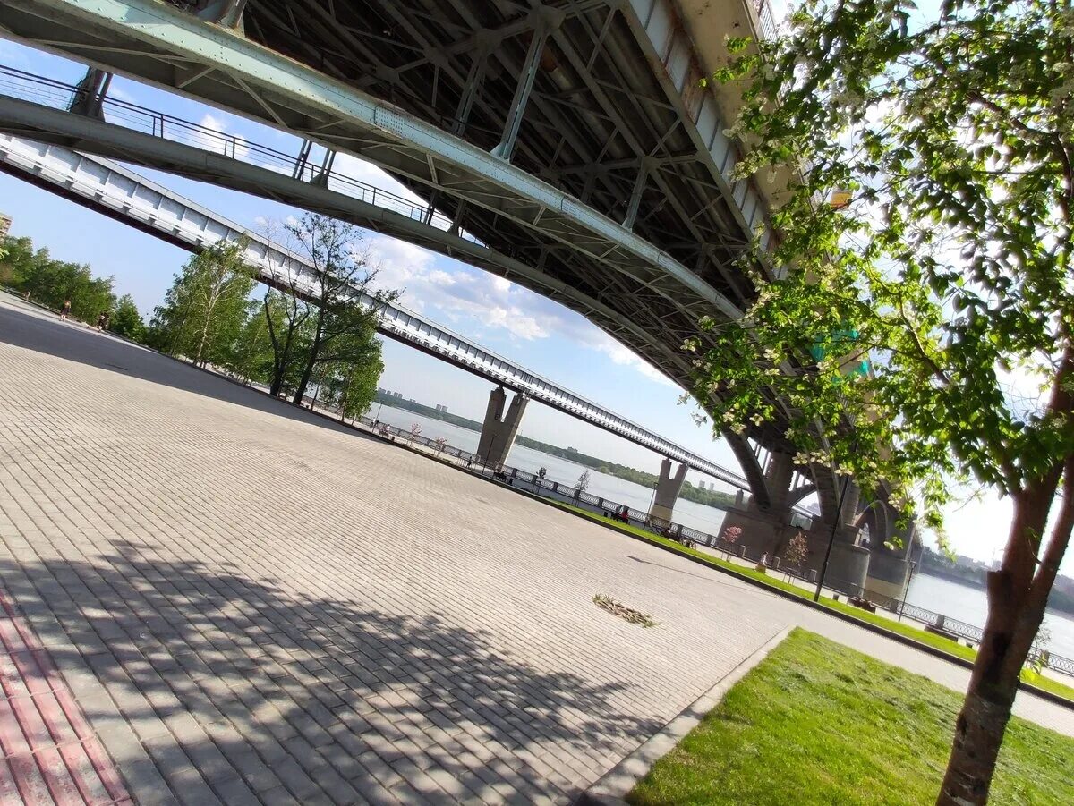 парк иня новосибирск проект. метромост новосибирск 2023. михайловская набережная новосибирск. каток березовая роща. памятник первому мосту через обь в новосибирске.