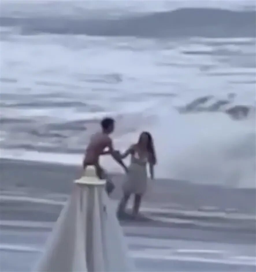Девушку в сочи утащило в море. Девушку в сочи утащило в море