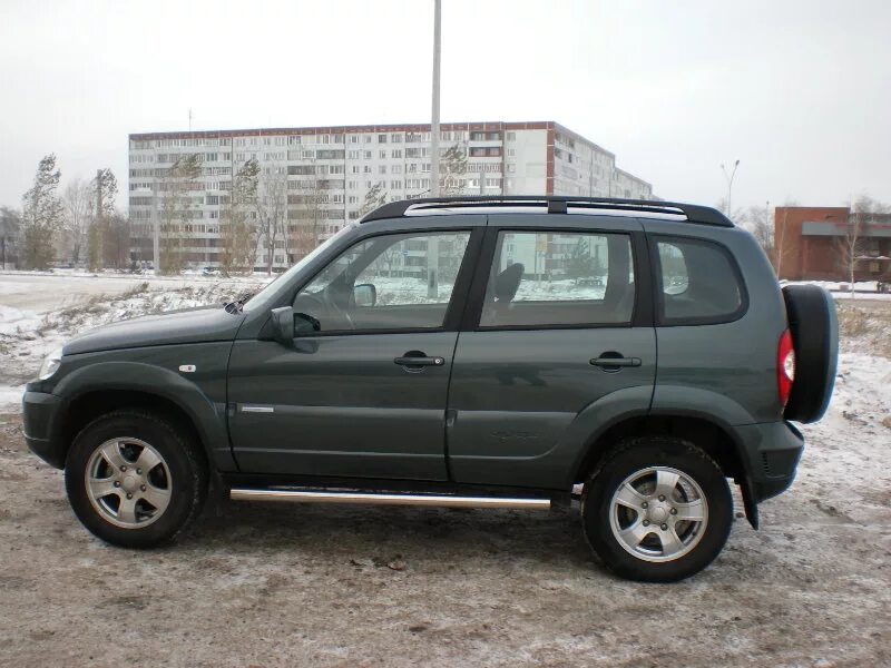 Нива шевроле бертоне зеленый металлик. Цвет бертоне. Цвет бертоне. Niva chevrolet цвет сочи. Chevrolet niva комплектация glc.