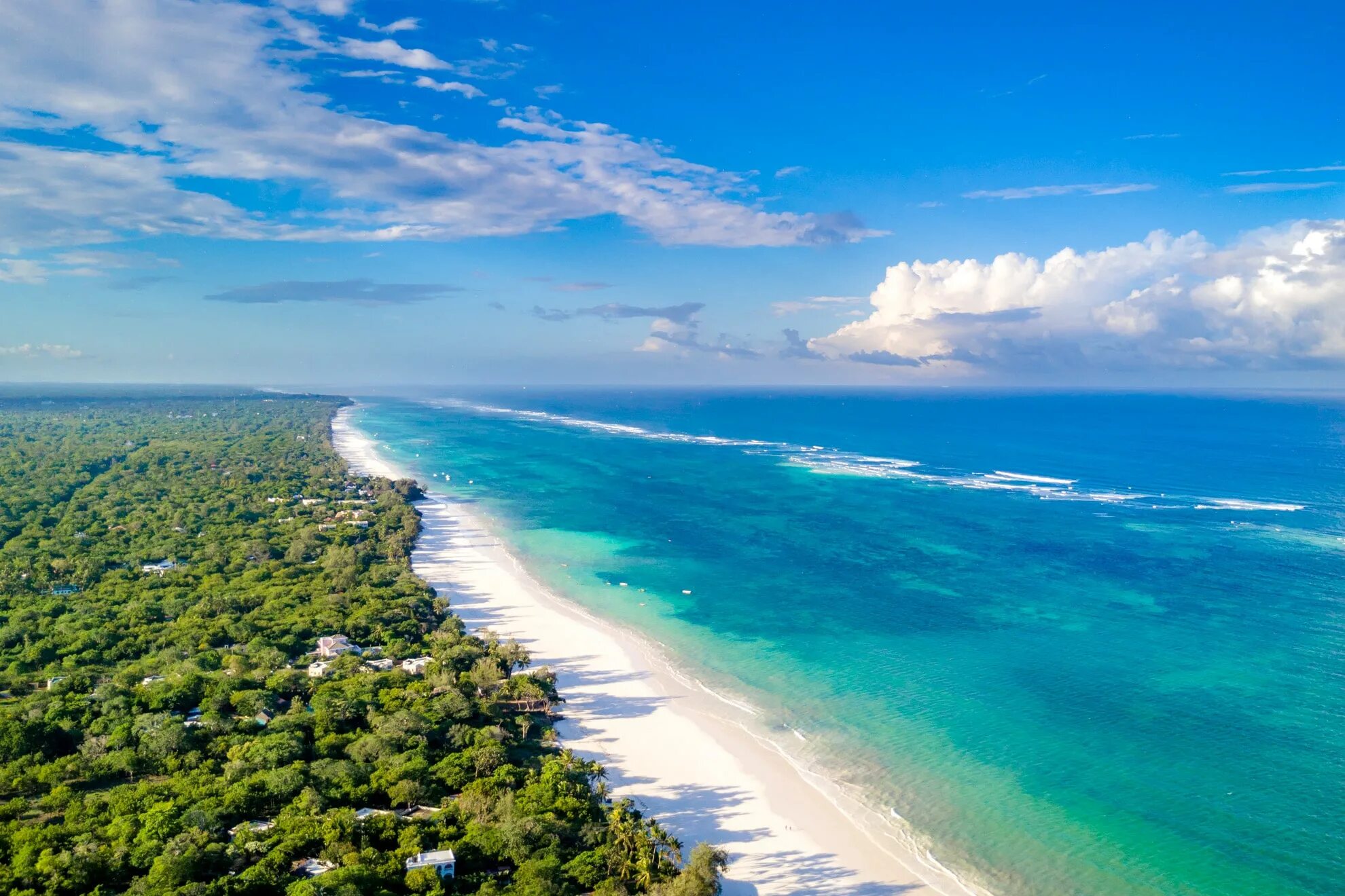 В африке есть океан. Diani Beach Кения. Пляжи Диани Бич Кения. Кения Момбаса Диани Бич. Побережье Диани Кения.