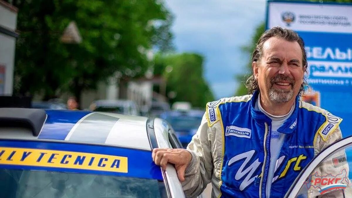 автогонщик 4 буквы сканворд