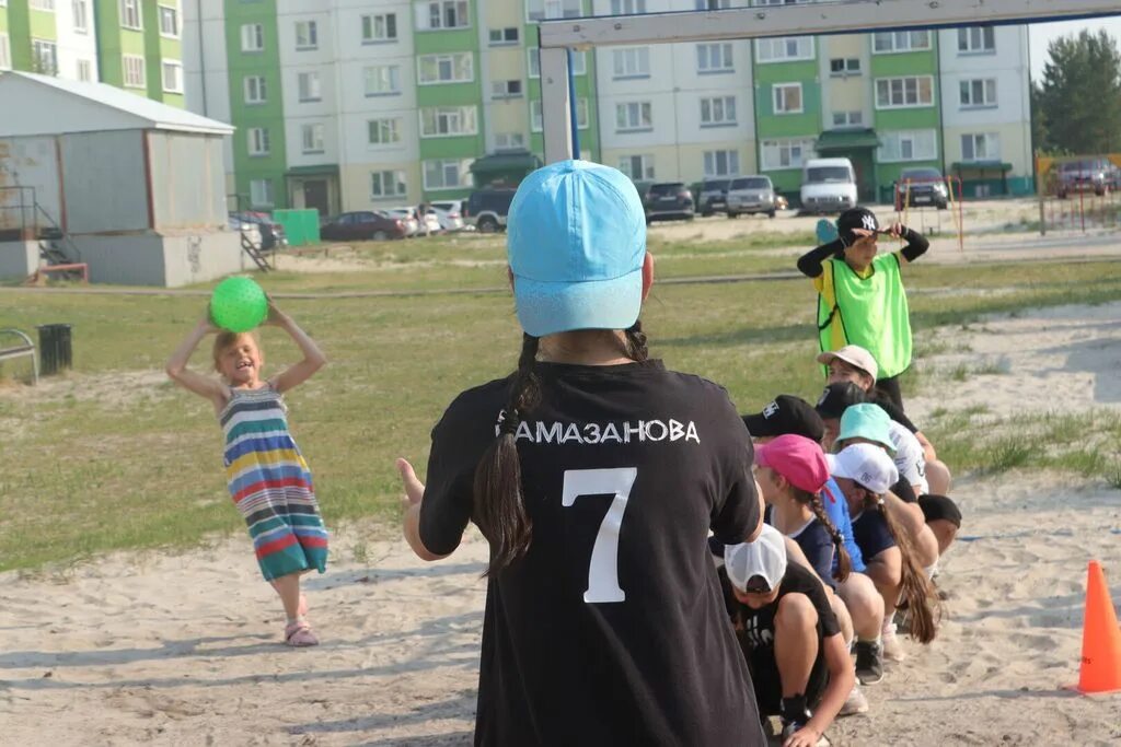 Спорт Покачи. Летом Покачи площадка. Детский парк города Покачи фото картинки. Прогноз покачи