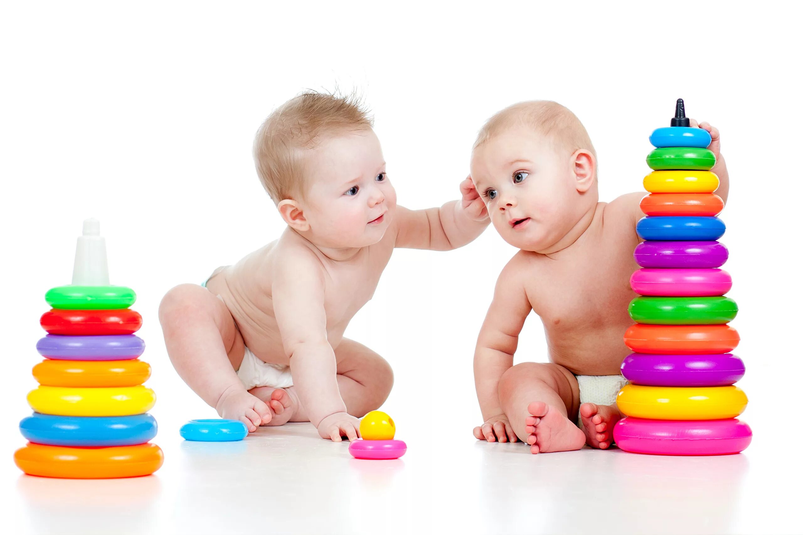 Второй год развития ребенка. Игрушки для детей раннего возраста. Пирамидка малыш. Игрушки для малышей до года. Пирамидки для детей до года.