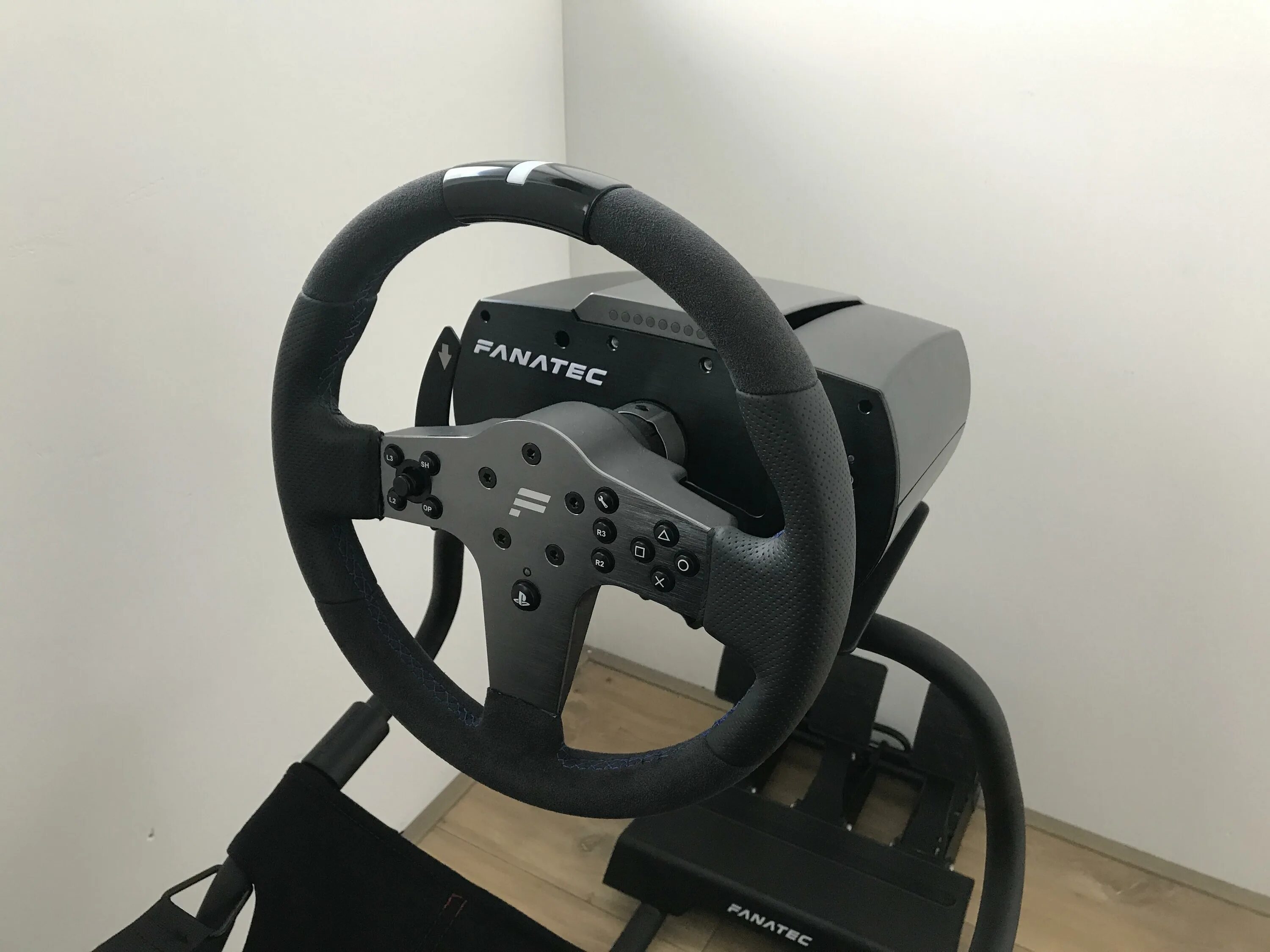 Fanatec CSL Elite Racing Wheel. Fanatec CSR Elite ps4. Гоночный руль Fanatec CSL Elite для ps4. Fanatec CSL BMW.