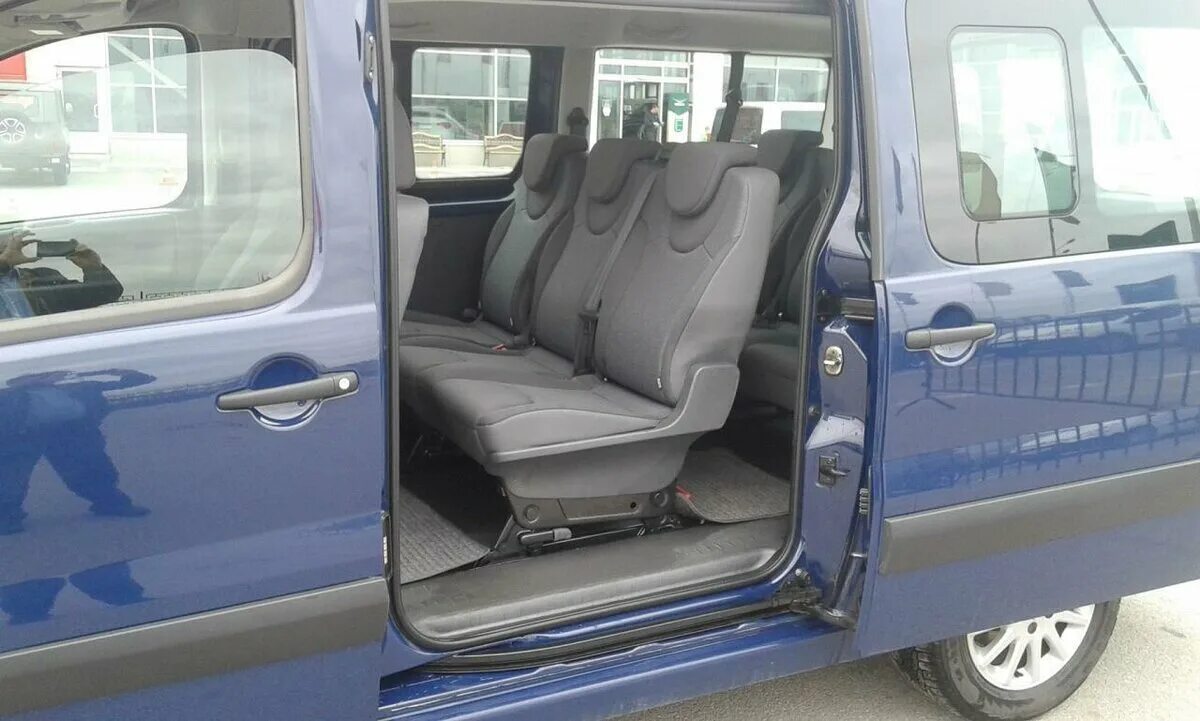 минивэн 9 мест. мерседес спринтер 9 мест. Mercedes-benz-sprinter 2020 интерьер. Hyundai grand starex 2018. мерседес спринтер вип салон.