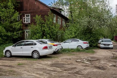 До ближайшей деревни оставалось еще несколько километров