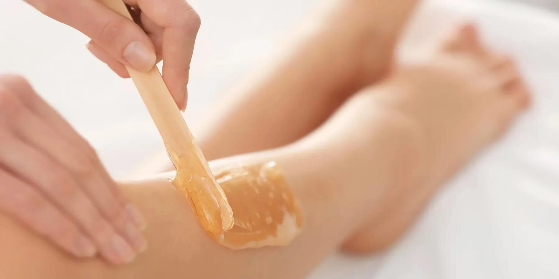 Домашний полоска шугаринг. Депиляция. воск для депиляции. сахарная паста для депиляции. эпиляция шугаринг.