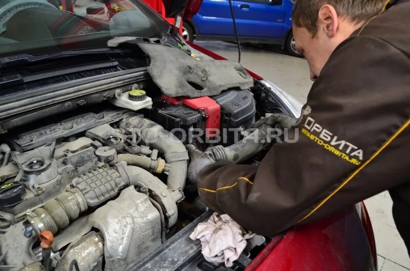 Моторный отсек Пежо 408 дизель. Пежо 408 дизель подкапотка. Разминусовка Пежо 408. Датчики Пежо 408 дизель.