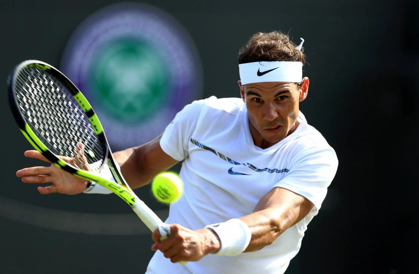 Теннис мужчины. Rafael Nadal Wimbledon. Джон Боланд теннисист. Портреты теннисистов. Безумный теннисист.