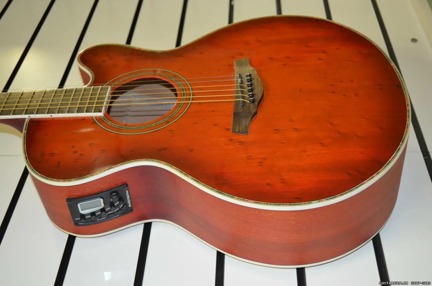 Электрогитара со встроенным динамиком. Электрогитара pignose pgg-259 wh. Электрогитара pignose pgg-200fm sbk. Электрогитары с встроенным усилителем. Гитара со встроенным.