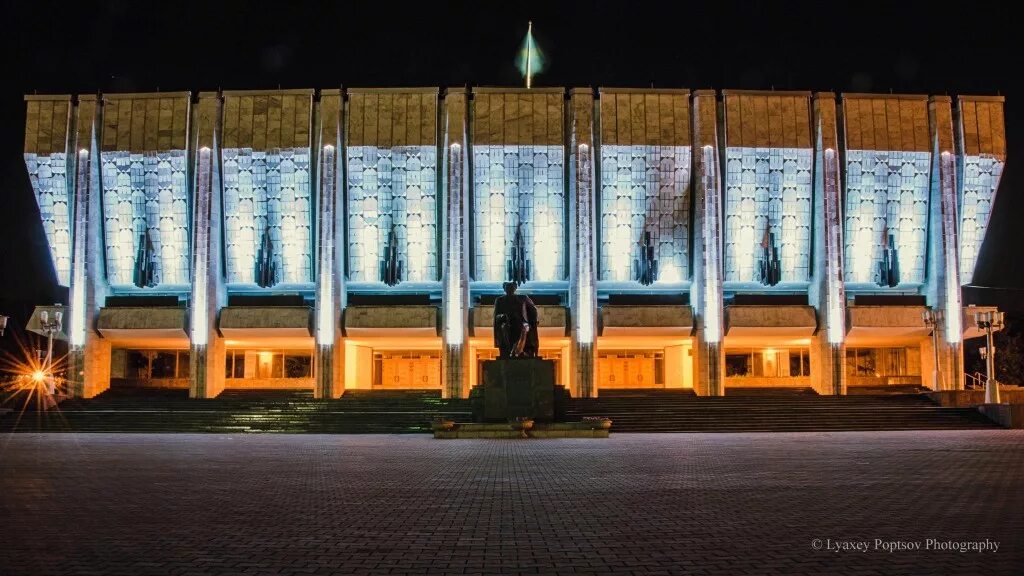 Театр имени мухтара ауэзова. Театр имени мухтара ауэзова. Театр имени ауэзова алматы. М. М.