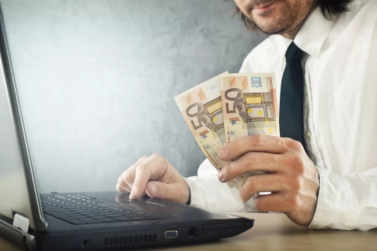 На каких работах можно зарабатывать много денег. Заработок в интернете. деньги в интернете. заработок денег. зарабатывать деньги.