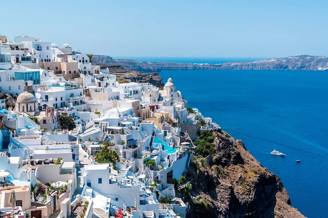 Популярные туристические города. Santorini Греция. Ойя Санторини. Вид с острова Санторин. Греция..