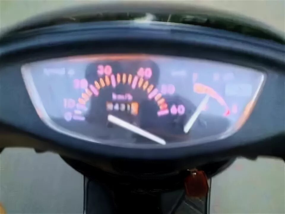 Скутер км в час. Спидометр Honda Dio 35 ZX. Honda Dio ZX спидометр. Спидометр Honda Dio 34. Спидометр скутера Хонда дио 28.