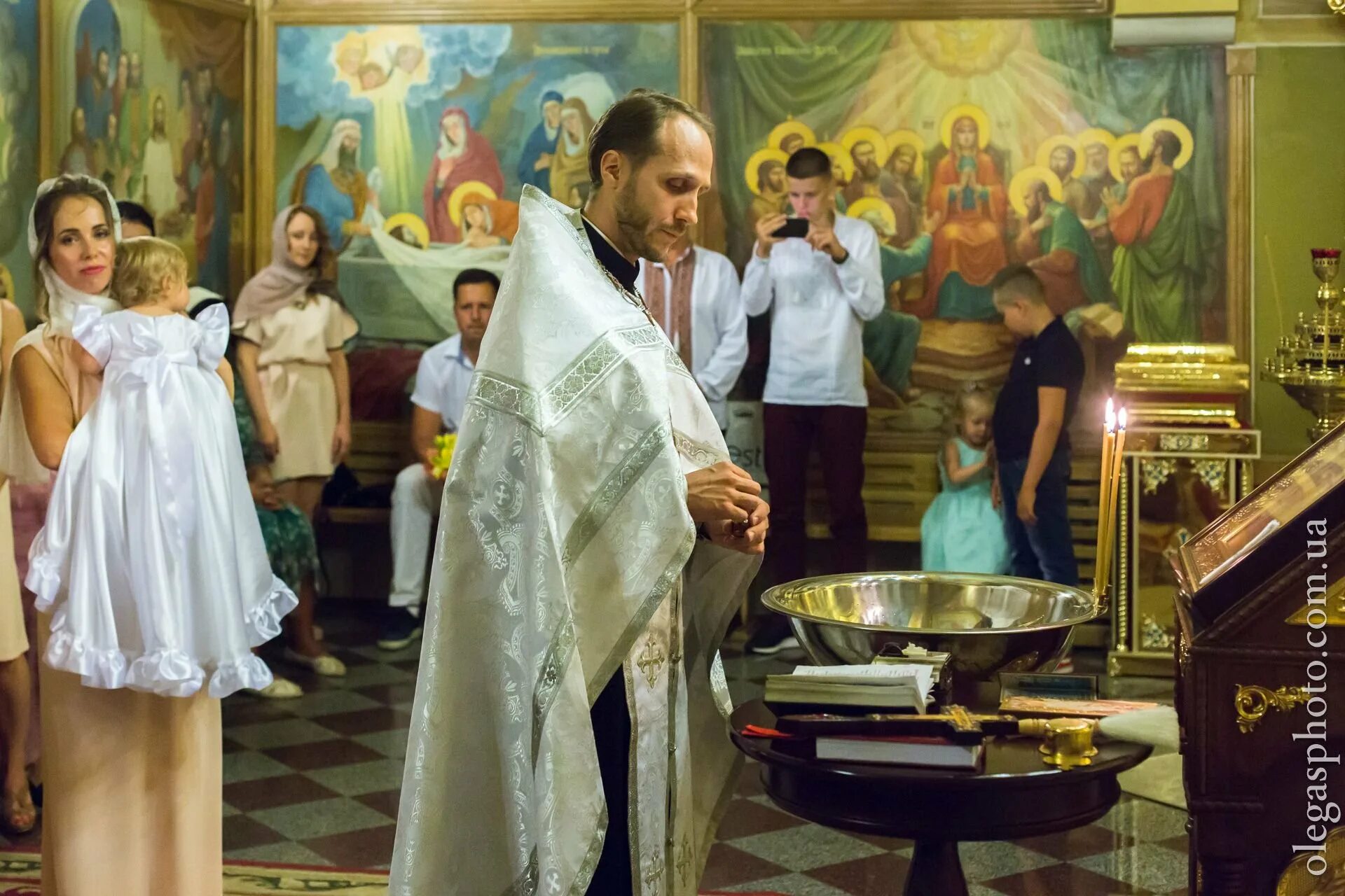 Николо богоявленский собор крещение ребёнка. Елоховский собор крещение ребенка. Крещение в морском соборе в кронштадте. Крещение в соборе. Крещение во владимирском соборе.