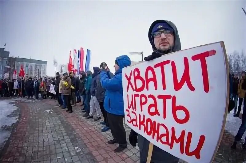 Произвол и беззаконие. КПРФ пикеты против пенсионной реформы Сургут. Коммунистический митинг летом. Митинг коммунистов у камня на Лубянке. Митинг КПРФ У МГУ медуза.