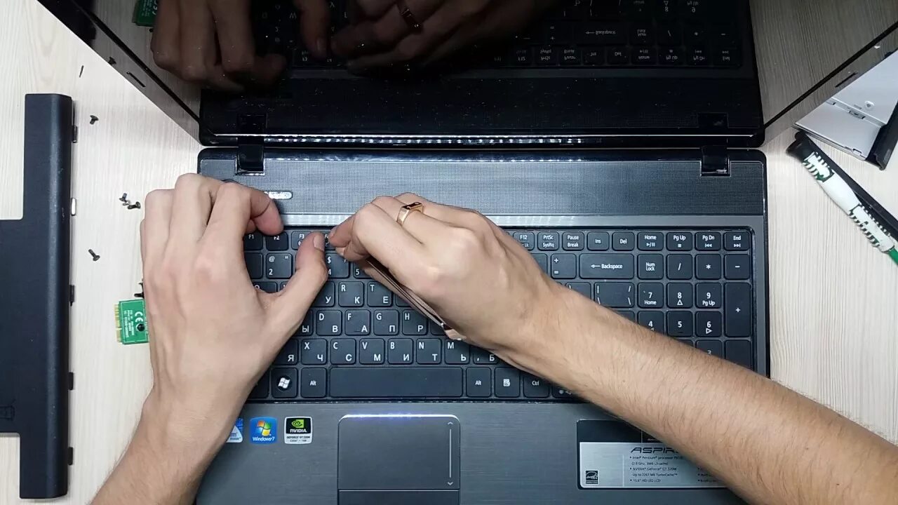 Как сменить клавиатуру на ноутбуке. Клавиатура для Acer 5741g. Сборка клавиатуры ноутбука Acer. Разобрать клавиатуру ноутбука Acer. Прочистка клавиатуры ноутбука Асер.