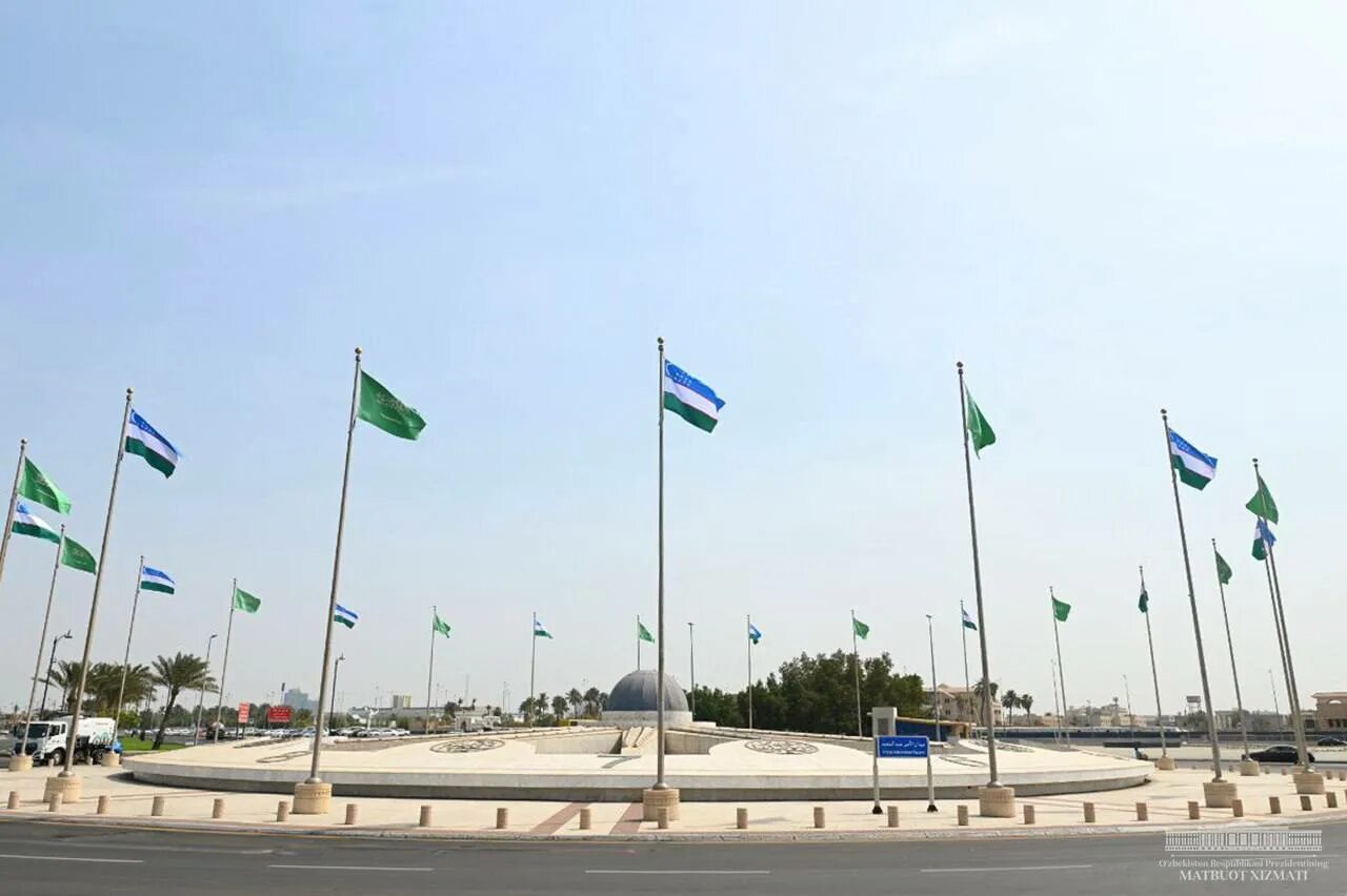 Флаги Узбекистана и Саудовской Аравии. Узбекистан. Для граждан Саудовской Аравии вводится безвизовый режим. Гражданин Узбекистана.