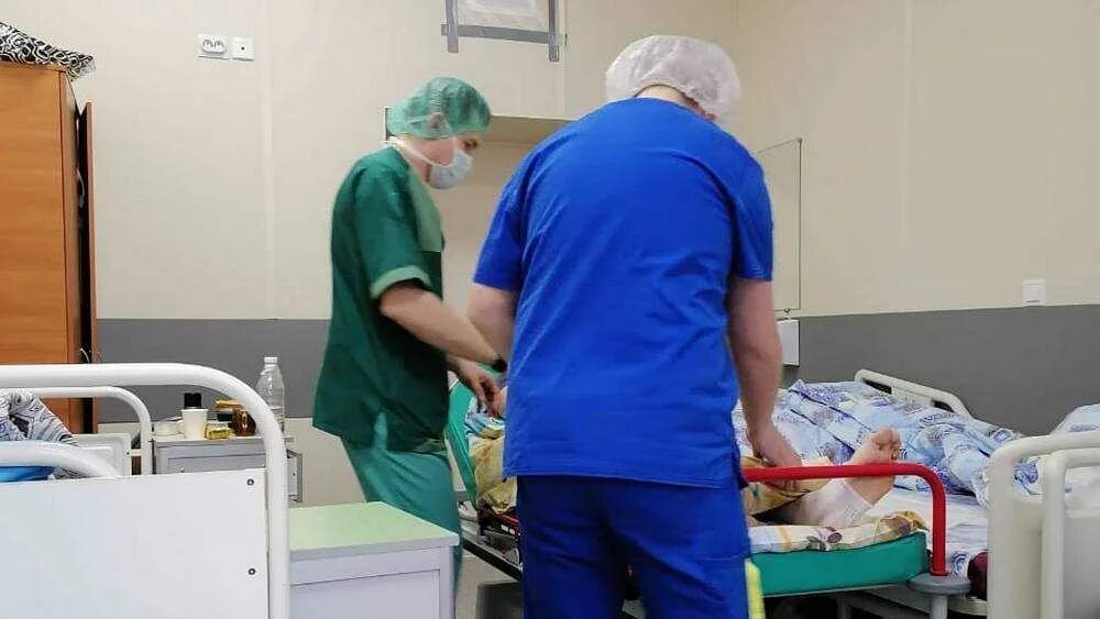 Работа в брянске в больнице. Ребенок в больнице брянской области. гбуз брянская городская больница 2. детское отделение больницы. выгоничи больница приемный покой.
