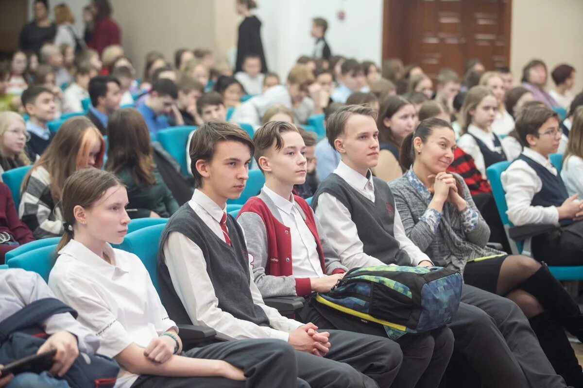 Мау до дтд ум юниор. День игрушек. Пгт ставрово собинский район. Юниор новосибирск 2019. Юниор дворец творчества эмблема.