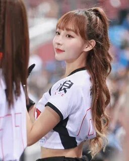 ▲"樂 天 女 孩"林 襄 長 相 甜 美.(圖*林 襄 臉 書) .