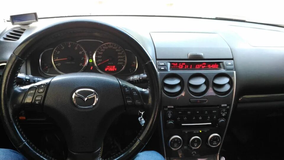 Панель мазда 6 gg. Mazda 6 2006 вишня. Мазда 6 gg Drive. Мазда 6 2006 торпеда. Мазда 6 gg темная вишня.
