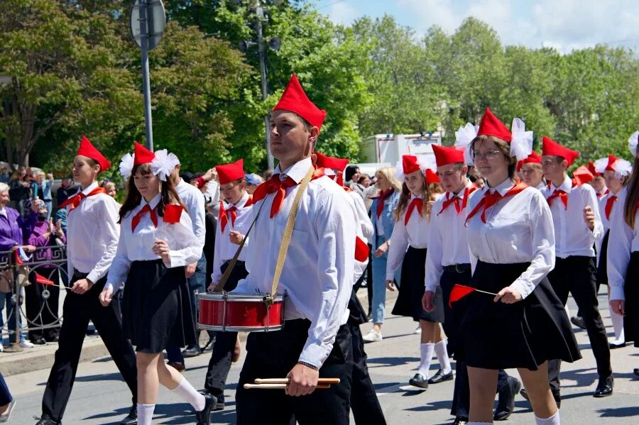 15 мая 16 мая 19 мая. Шествие пионеров. Парад пионеров. День пионерии в Севастополе. Пионеры завтрашнего дня.