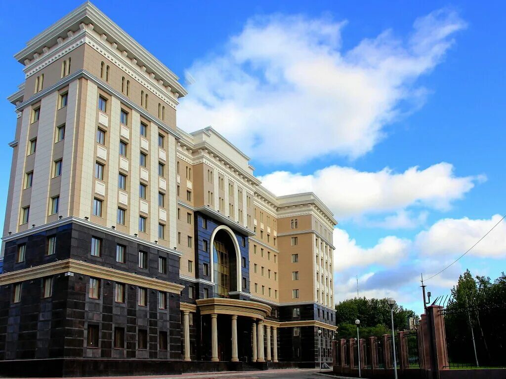 Здание управления фсб мурманск. Мурманск здание фсб новое. Уфсб мурманская. Здание фсб по мурманской области. Герб управление фсб по мурманской области.