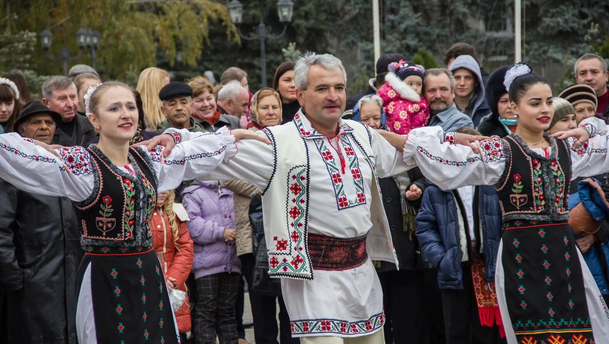 Молдаване как правильно. Молдаване народ. Культура Молдавии. Культура молдаван. Молдавские традиции.