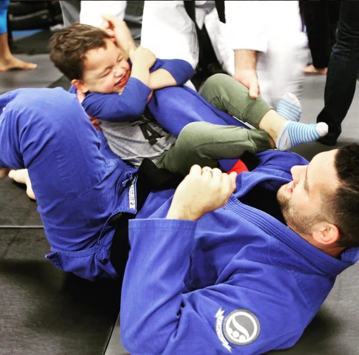 Шпана. Фоторепортаж со съемочной площадки фильма «околофутбола». Группировки 80-х. Молодежь в 90-е годы. Открытка не хулигань.