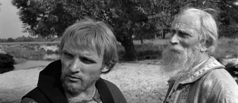 Сыграл андрея рублева. Памятник тарковскому суздаль. Андрей рублев тарковский. Памятник режиссёру андрею тарковскому. Монах.