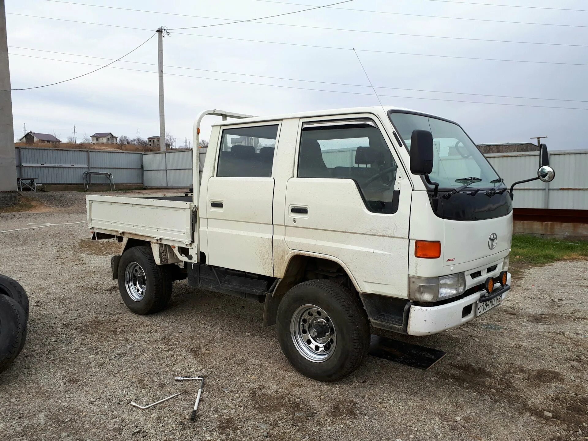 Дром тойота грузовик. Toyota Dyna 4wd. Ниссан атлас 4 ВД. Toyota Dyna 4wd 1992. Toyota Toyo.